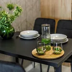 Emihouse Riverside Two-bedroom - Free Parking, Center アパート *