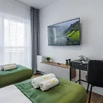 Emihouse Riverside Two-bedroom - Free Parking, Center アパート