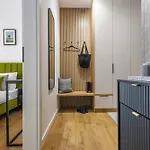 Emihouse Riverside Two-bedroom - Free Parking, Center Apartment *