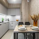 Emihouse Riverside Two-bedroom - Free Parking, Center * ジェシュフ
