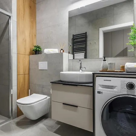 Emihouse Riverside Two-bedroom - Free Parking, Center Apartment Rzeszow