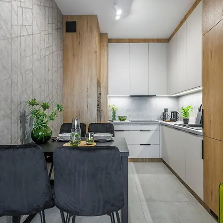 Emihouse Riverside Two-bedroom - Free Parking, Center Apartment *