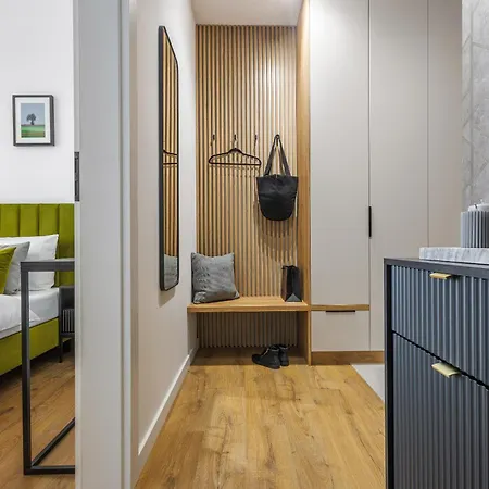 Emihouse Riverside Two-bedroom - Free Parking, Center Apartment *