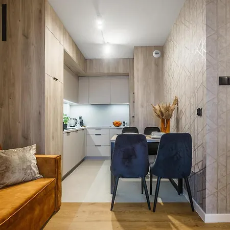 Emihouse Riverside Two-bedroom - Free Parking, Center Apartment *