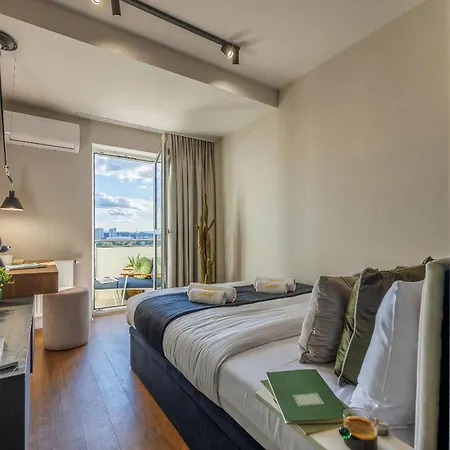 Emihouse Riverside Two-bedroom - Free Parking, Center Apartment