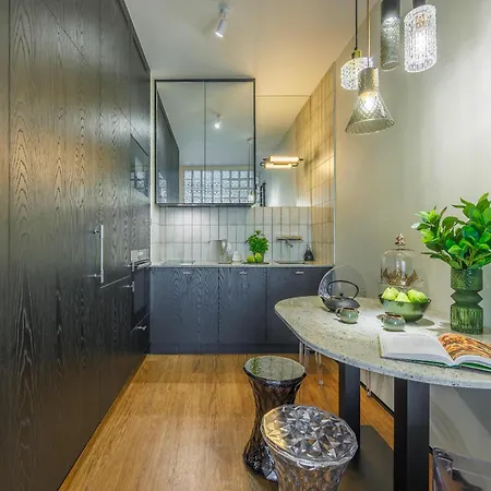 Emihouse Riverside Two-bedroom - Free Parking, Center Apartment