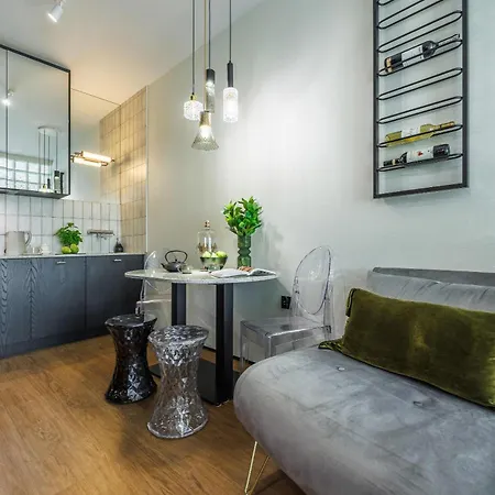 Emihouse Riverside Two-bedroom - Free Parking, Center Apartment