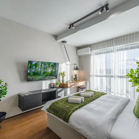 Emihouse Riverside Two-bedroom - Free Parking, Center Apartment *