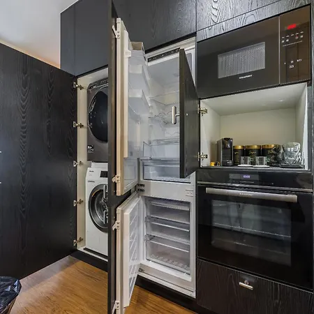 Emihouse Riverside Two-bedroom - Free Parking, Center Apartment *