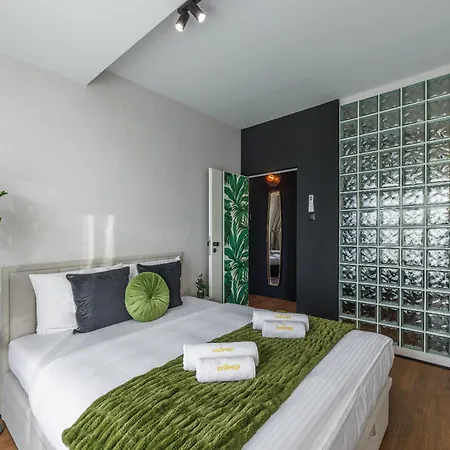 Emihouse Riverside Two-bedroom - Free Parking, Center Apartment Rzeszow