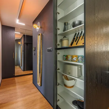 Emihouse Riverside Two-bedroom - Free Parking, Center