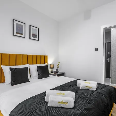 Emihouse Riverside Two-bedroom - Free Parking, Center *