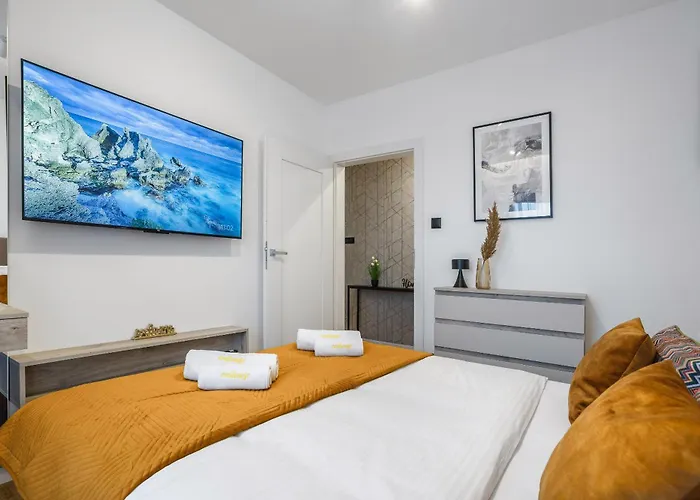 Emihouse Riverside Two-bedroom - Free Parking, Center